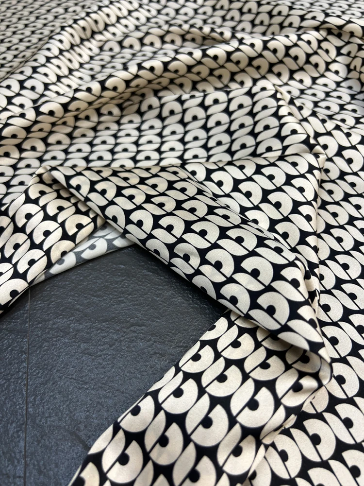 Еластична коприна сатен е тъкан, модни платове за рокли-ризи с геометричен дизайн, дизайнерски бродиран със собствените си ръце, търговия на Едро с тъкани по квадратни метра - 3