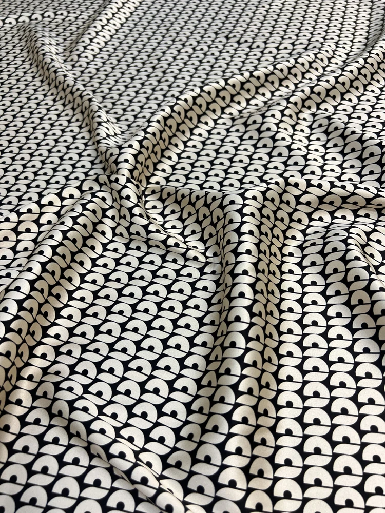 Еластична коприна сатен е тъкан, модни платове за рокли-ризи с геометричен дизайн, дизайнерски бродиран със собствените си ръце, търговия на Едро с тъкани по квадратни метра - 4