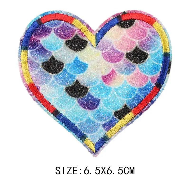 Градиент цветна бродерия във формата на сърце, нанесенная гладене на дрехи, етикети 
