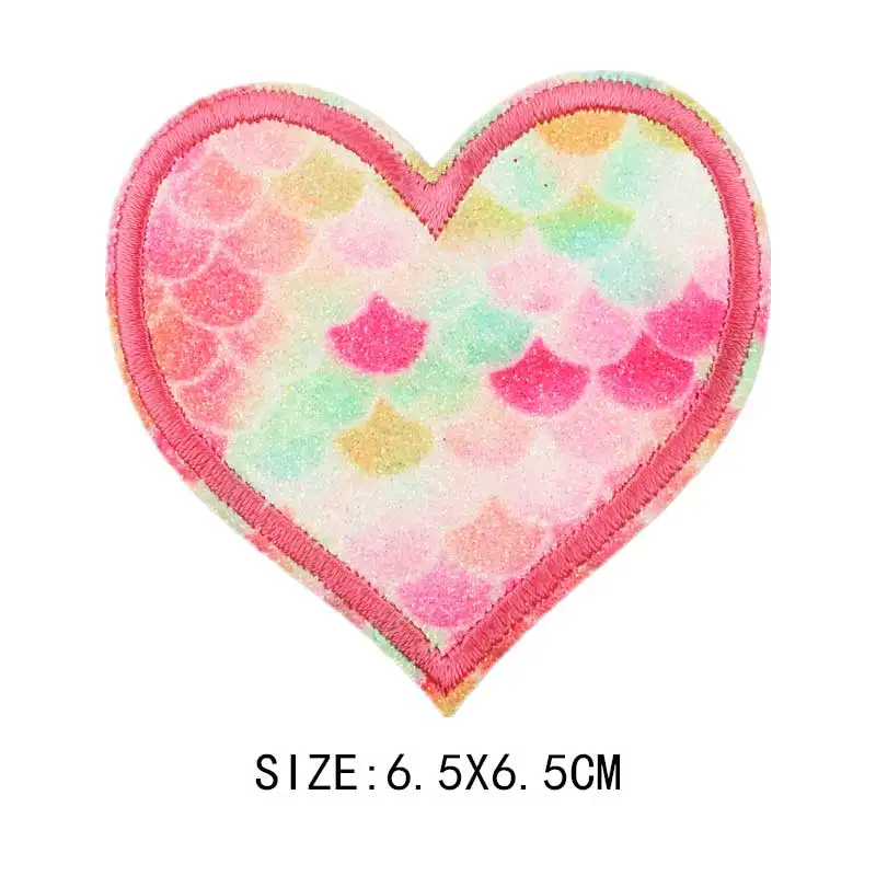 Градиент цветна бродерия във формата на сърце, нанесенная гладене на дрехи, етикети 